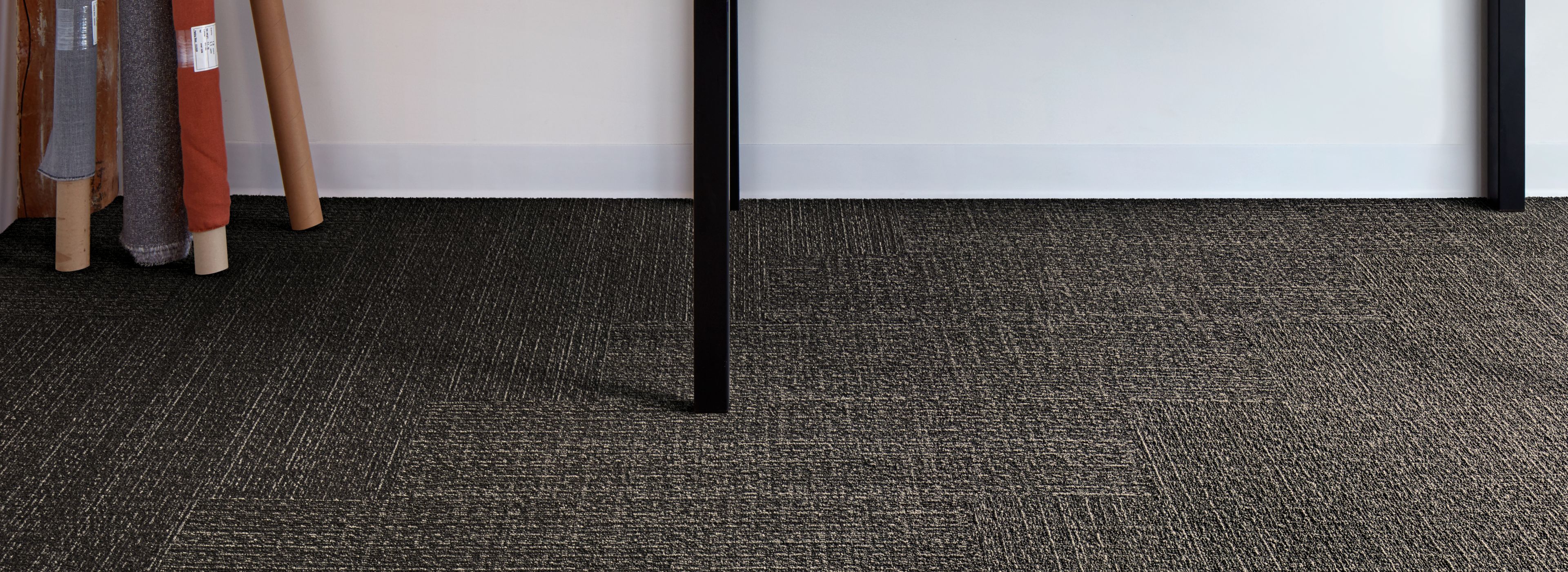 Interface Shishu Stitch and Shade plank carpet tile in workspace with table numéro d’image 1
